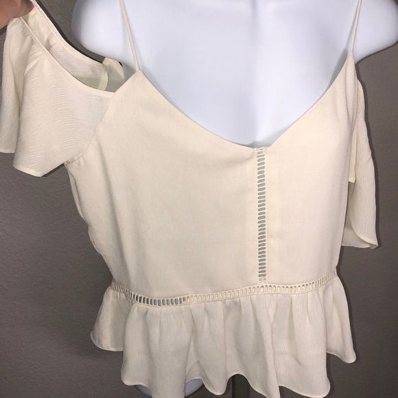 Melrose & Market Cream Cold Shoulder Top - Picture 1 of 4